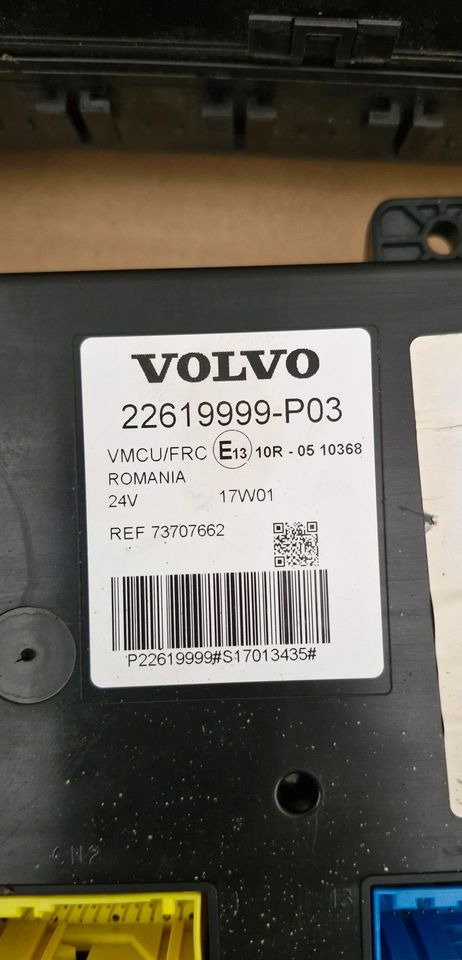 VOLVO FH4 FM4 TABLICA SKRZYNKA BEZPIECZNIKÓW 23006122-P01 22821381-P02 2269999-P03 - Кабина и ентериер: слика 4 VOLVO FH4 FM4 TABLICA SKRZYNKA BEZPIECZNIKÓW 23006122-P01 22821381-P02 2269999-P03 - Кабина и ентериер: слика 4