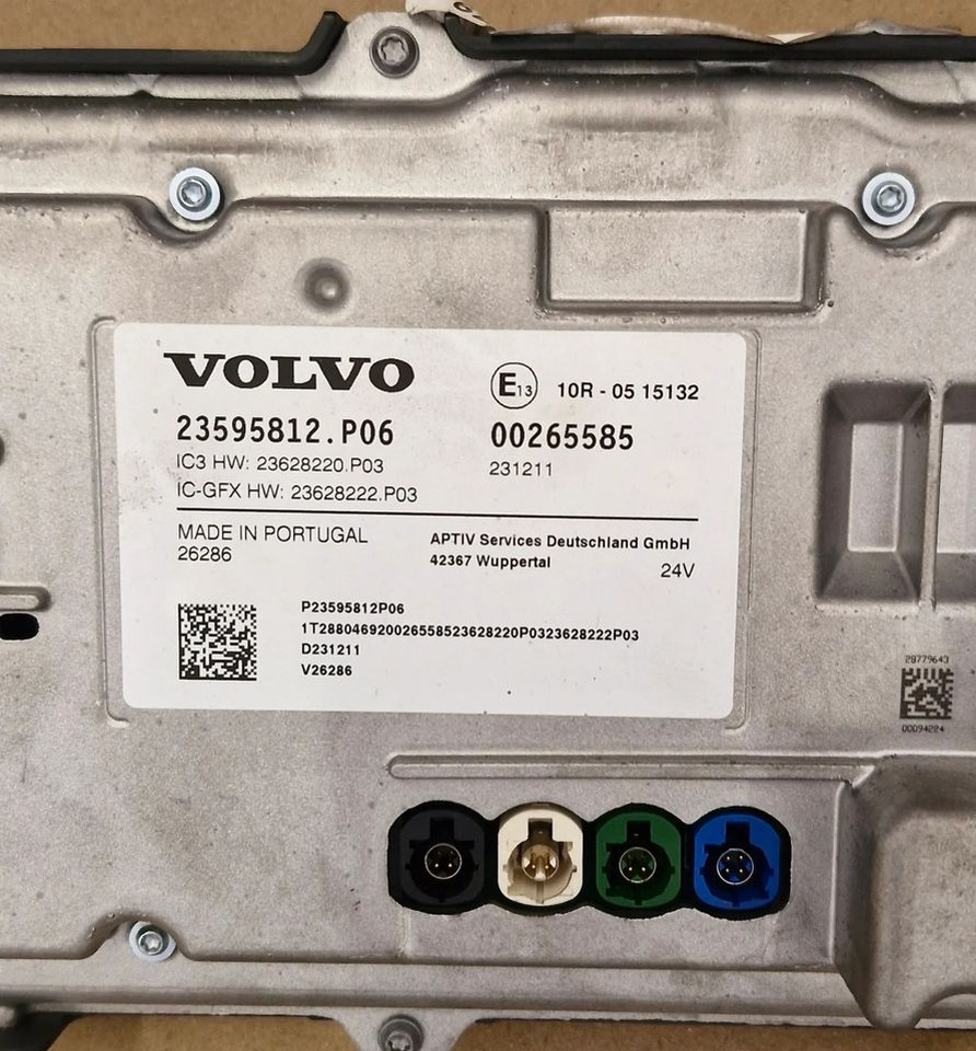 VOLVO FH5 FM5 LICZNIK ZEGARY WYŚWIETLACZ I SAVE 23595812.P06 - Кабина и ентериер: слика 2 VOLVO FH5 FM5 LICZNIK ZEGARY WYŚWIETLACZ I SAVE 23595812.P06 - Кабина и ентериер: слика 2