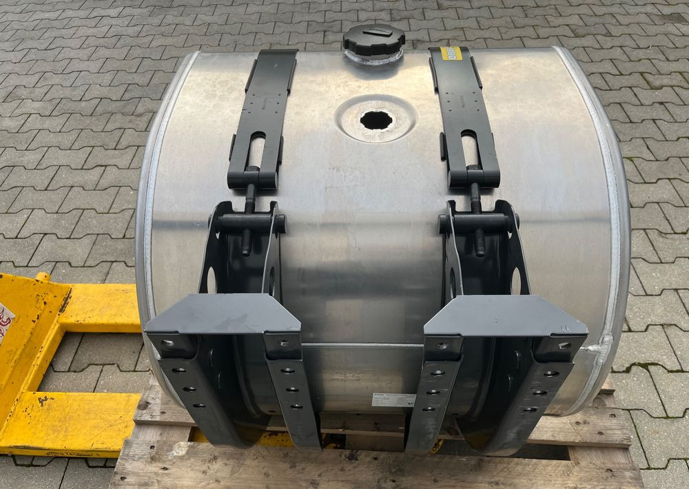 Zbiornik paliwa Volvo FH Renault 330 litrów bak jak nowy - Систем за гориво за Камион: слика 4 Zbiornik paliwa Volvo FH Renault 330 litrów bak jak nowy - Систем за гориво за Камион: слика 4