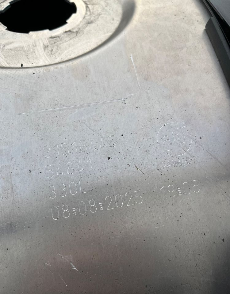 Zbiornik paliwa Volvo FH Renault 330 litrów bak jak nowy - Систем за гориво за Камион: слика 5 Zbiornik paliwa Volvo FH Renault 330 litrów bak jak nowy - Систем за гориво за Камион: слика 5