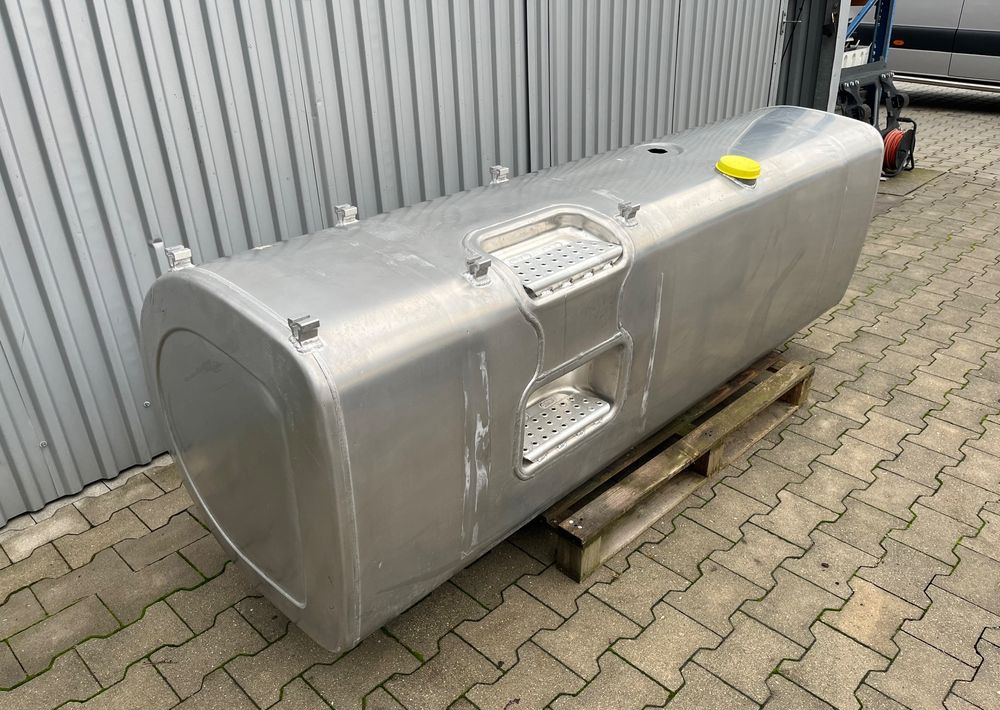 Zbiornik paliwa Volvo FH Renault 900 litrów bak jak nowy - Систем за гориво за Камион: слика 3 Zbiornik paliwa Volvo FH Renault 900 litrów bak jak nowy - Систем за гориво за Камион: слика 3