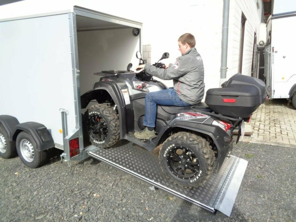 Böckmann PKW-Anhänger, KT3015/20 M-F, Auffahrrampe, 2,0 to. - Приколка сандучар: слика 1 Böckmann PKW-Anhänger, KT3015/20 M-F, Auffahrrampe, 2,0 to. - Приколка сандучар: слика 1