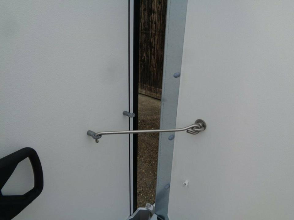 Böckmann PKW-Anhänger, KT3015/20 M-F, Koffer, 2,0 to. - Приколка сандучар: слика 4 Böckmann PKW-Anhänger, KT3015/20 M-F, Koffer, 2,0 to. - Приколка сандучар: слика 4