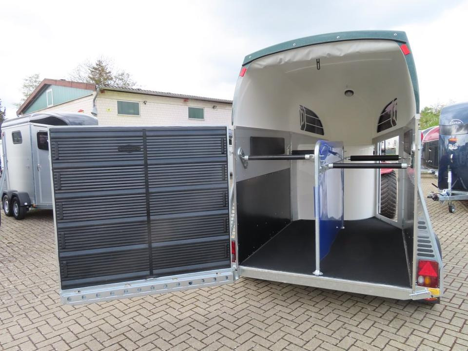 Böckmann Pferdeanhänger Champion R Flügeltür Saka. 100km/h - Приколка за коњи: слика 1 Böckmann Pferdeanhänger Champion R Flügeltür Saka. 100km/h - Приколка за коњи: слика 1