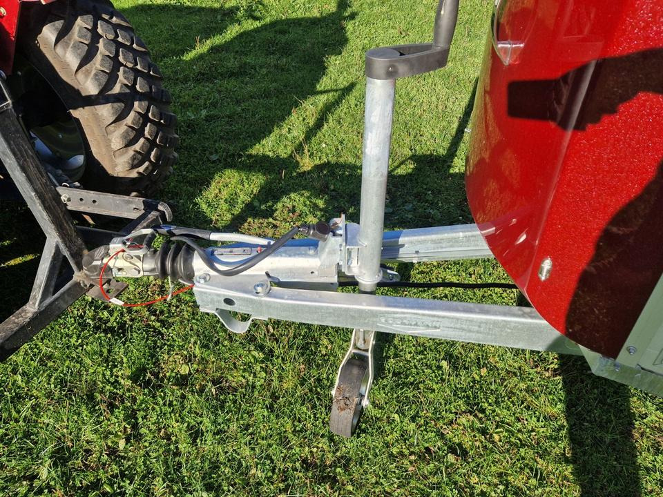 Böckmann Pferdeanhänger Champion R, SaKa., 100 km/h - Приколка за коњи: слика 5 Böckmann Pferdeanhänger Champion R, SaKa., 100 km/h - Приколка за коњи: слика 5