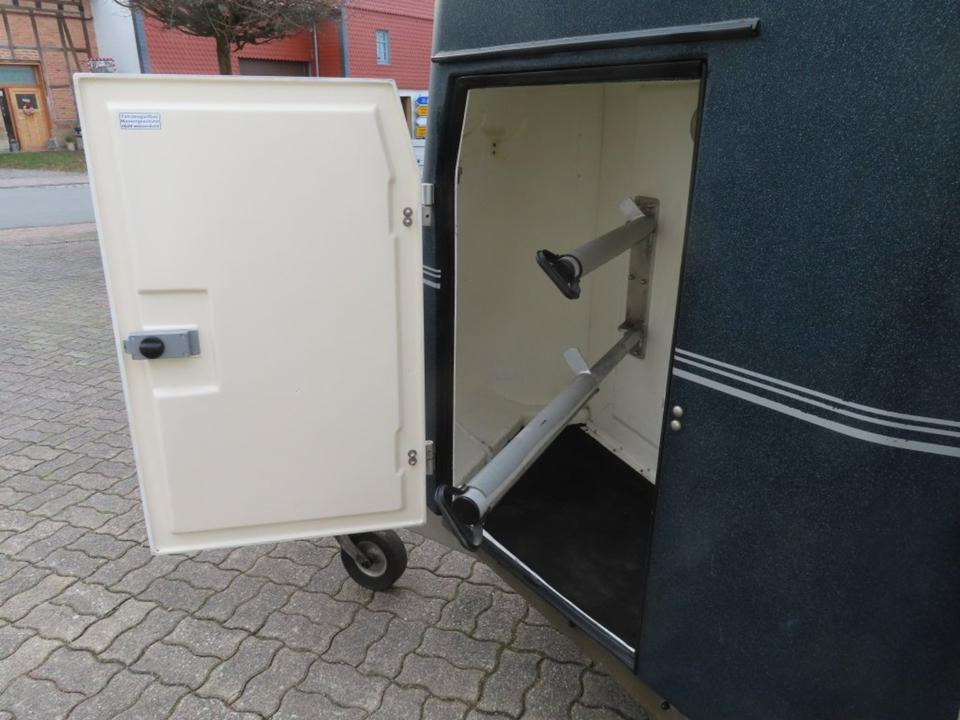 Böckmann Pferdeanhänger, Comfort, Alub. Sattelk. 100 km/h - Приколка за коњи: слика 2 Böckmann Pferdeanhänger, Comfort, Alub. Sattelk. 100 km/h - Приколка за коњи: слика 2