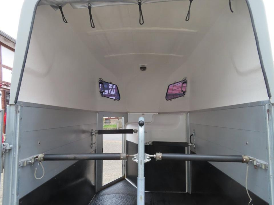 Sirius. Pferdeanhänger, Sattelkammer, Tür/Rampe, 100 km/h - Друга машина: слика 4 Sirius. Pferdeanhänger, Sattelkammer, Tür/Rampe, 100 km/h - Друга машина: слика 4