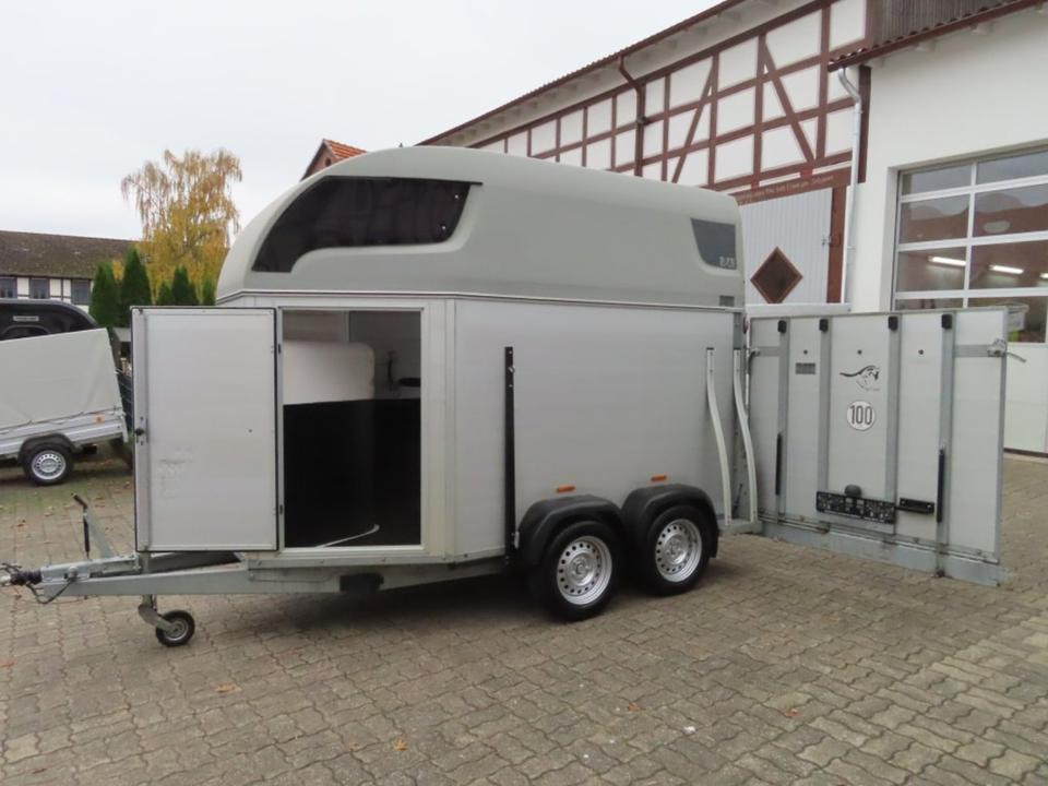 Sirius. Pferdeanhänger, Sattelkammer, Tür/Rampe, 100 km/h - Друга машина: слика 1 Sirius. Pferdeanhänger, Sattelkammer, Tür/Rampe, 100 km/h - Друга машина: слика 1