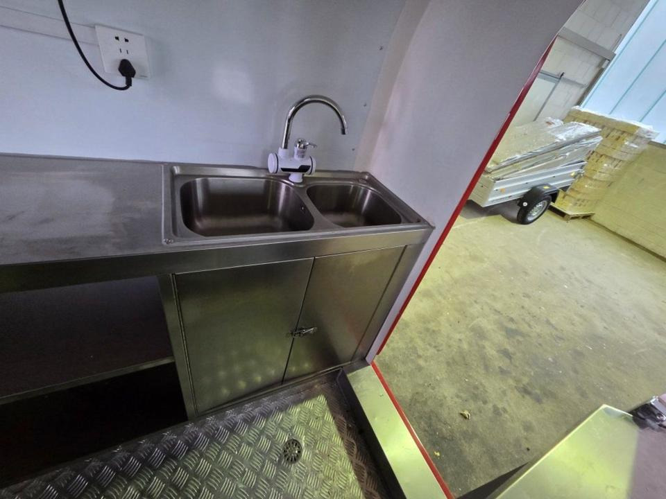 Приколка за продажба на добра PKW-Anhänger Food-Trailer Verkaufsanhänger Imbiss Abzugshaube: слика 16