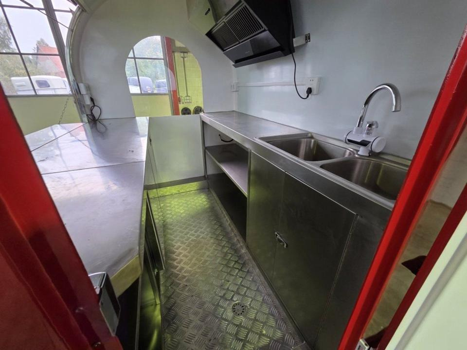 Приколка за продажба на добра PKW-Anhänger Food-Trailer Verkaufsanhänger Imbiss Abzugshaube: слика 12