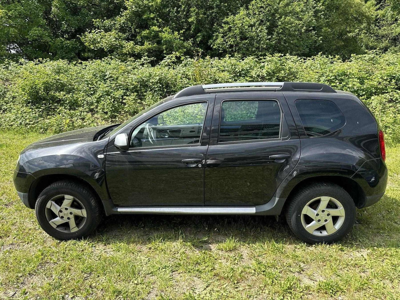 Dacia Duster 1.6 LAUREATE +ZAHNRIEMEN GERISSEN+ - SUV: слика 2 Dacia Duster 1.6 LAUREATE +ZAHNRIEMEN GERISSEN+ - SUV: слика 2