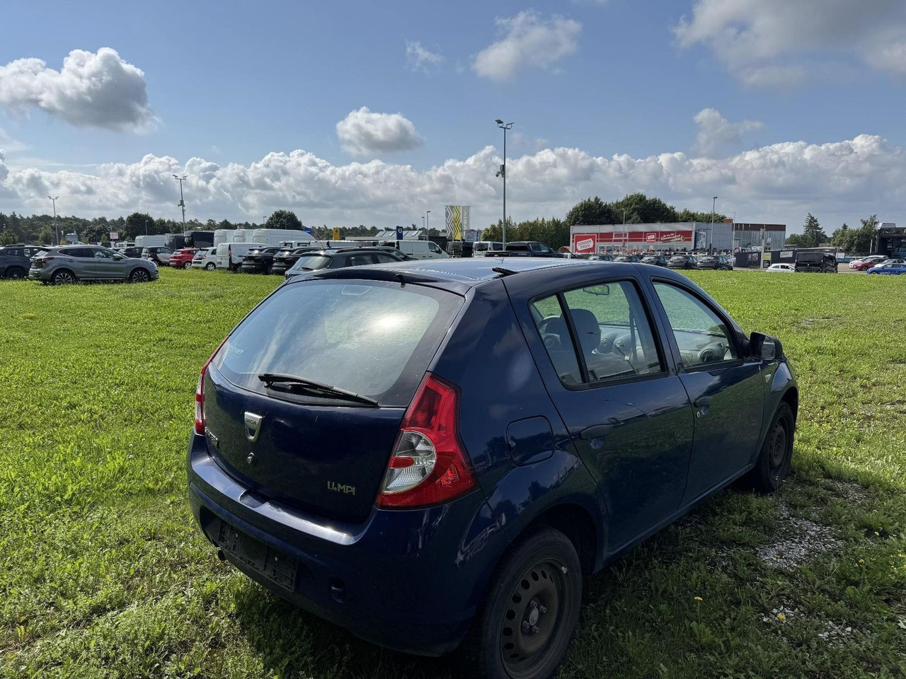 Dacia Sandero 1.4 +ZAHNRIEMEN GERISSEN+ - Автомобил: слика 5 Dacia Sandero 1.4 +ZAHNRIEMEN GERISSEN+ - Автомобил: слика 5