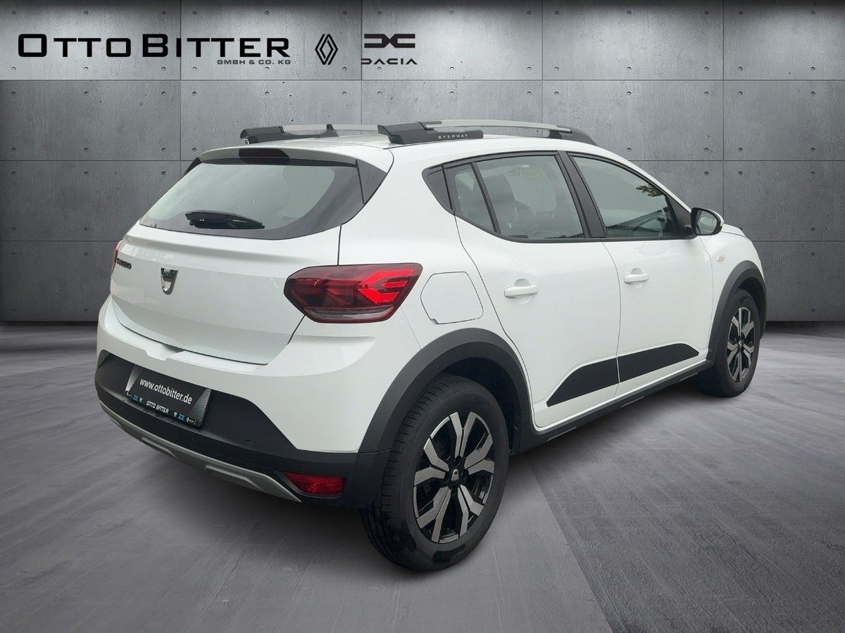 Dacia Sandero Stepway Comfort TCe90 ALU/KAMERA/NAVI - Седан: слика 4 Dacia Sandero Stepway Comfort TCe90 ALU/KAMERA/NAVI - Седан: слика 4