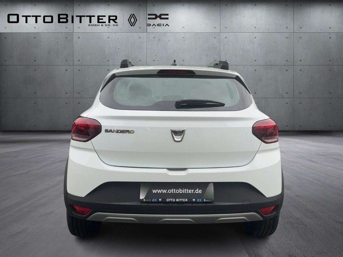 Dacia Sandero Stepway Comfort TCe90 ALU/KAMERA/NAVI - Седан: слика 3 Dacia Sandero Stepway Comfort TCe90 ALU/KAMERA/NAVI - Седан: слика 3