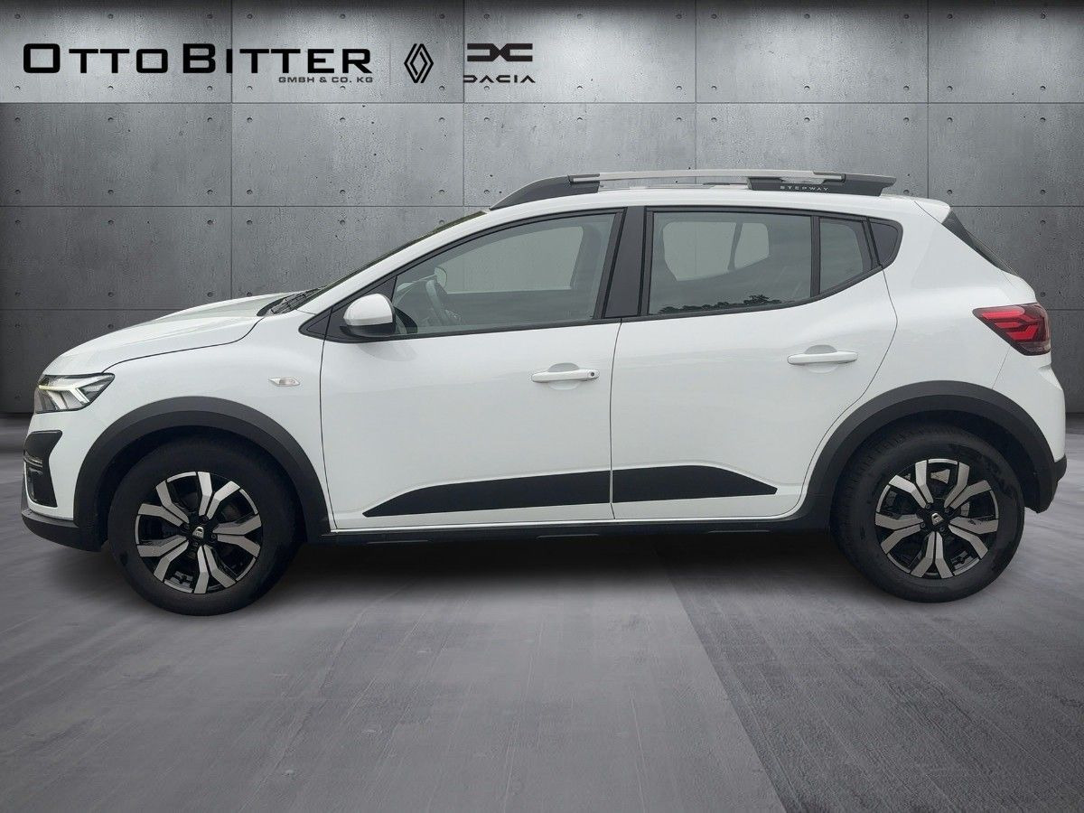 Dacia Sandero Stepway Comfort TCe90 ALU/KAMERA/NAVI - Седан: слика 2 Dacia Sandero Stepway Comfort TCe90 ALU/KAMERA/NAVI - Седан: слика 2