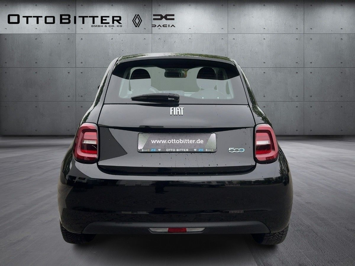 Fiat 500e Icon Elektro 16"ALU/NAVI/SCHNELLADER-50KW - Седан: слика 3 Fiat 500e Icon Elektro 16"ALU/NAVI/SCHNELLADER-50KW - Седан: слика 3