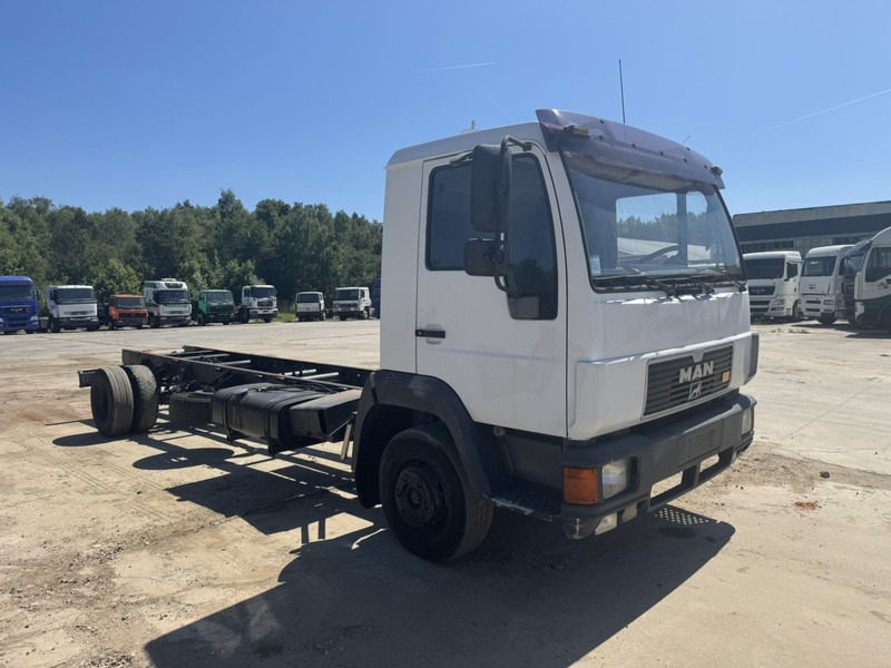 MAN 12.224 (MANUAL GEARBOX / EURO 2 / BELGIAN TRUCK IN GOOD CONDITION !!!) - Камион со кабинска шасија: слика 4 MAN 12.224 (MANUAL GEARBOX / EURO 2 / BELGIAN TRUCK IN GOOD CONDITION !!!) - Камион со кабинска шасија: слика 4