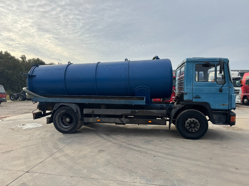 MAN 18.232 (12.000L / STEEL SUSPENSION / 6 CYLINDER WITH MANUAL PUMP) - Вакуумски камион: слика 4 MAN 18.232 (12.000L / STEEL SUSPENSION / 6 CYLINDER WITH MANUAL PUMP) - Вакуумски камион: слика 4
