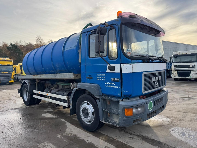 MAN 18.264 (12000 L / 6 CYLINDER / EURO 2 / MANUAL GEARBOX / BOITE MANUELLE) - Вакуумски камион: слика 3 MAN 18.264 (12000 L / 6 CYLINDER / EURO 2 / MANUAL GEARBOX / BOITE MANUELLE) - Вакуумски камион: слика 3