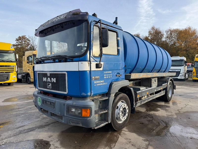 MAN 18.264 (12000 L / 6 CYLINDER / EURO 2 / MANUAL GEARBOX / BOITE MANUELLE) - Вакуумски камион: слика 1 MAN 18.264 (12000 L / 6 CYLINDER / EURO 2 / MANUAL GEARBOX / BOITE MANUELLE) - Вакуумски камион: слика 1