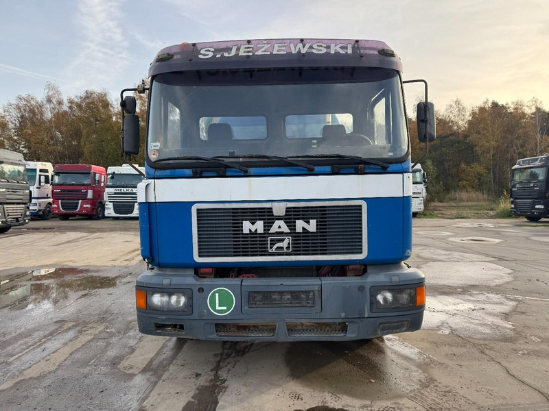 MAN 18.264 (12000 L / 6 CYLINDER / EURO 2 / MANUAL GEARBOX / BOITE MANUELLE) - Вакуумски камион: слика 2 MAN 18.264 (12000 L / 6 CYLINDER / EURO 2 / MANUAL GEARBOX / BOITE MANUELLE) - Вакуумски камион: слика 2