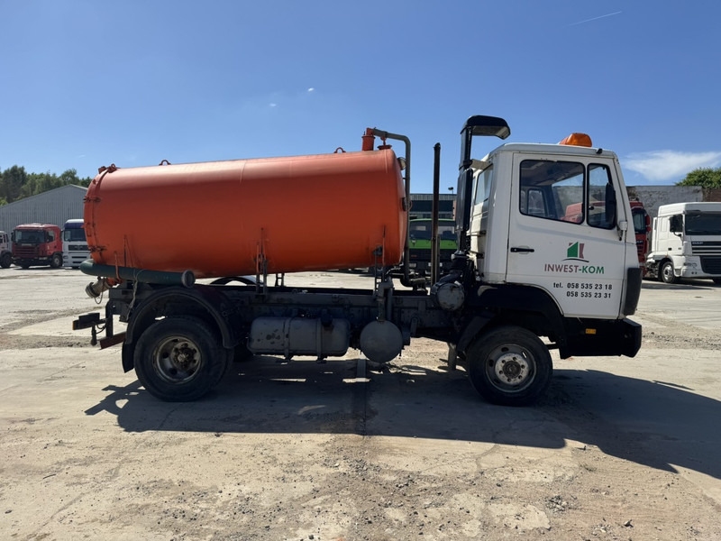 Mercedes-Benz SK 914 (8000 L / STEEL SUSPENSION & MANUAL PUMP / SUSPENSION LAMES & POMPE MANUELLE) - Вакуумски камион: слика 4 Mercedes-Benz SK 914 (8000 L / STEEL SUSPENSION & MANUAL PUMP / SUSPENSION LAMES & POMPE MANUELLE) - Вакуумски камион: слика 4