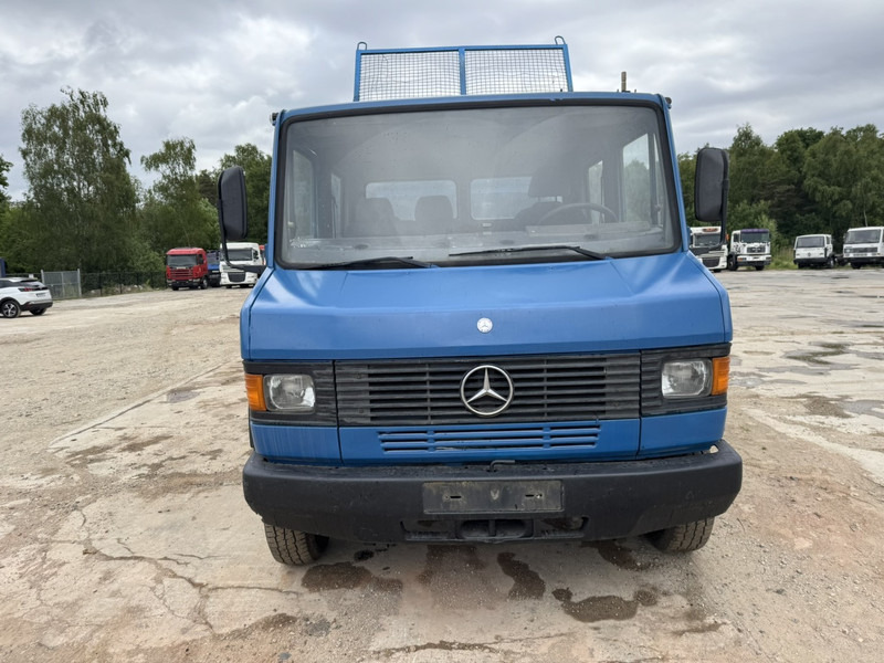 Mercedes-Benz Vario 814 D (FULL STEEL SUSPENSION / MANUAL PUMP / PERFECT) - Кипер: слика 2 Mercedes-Benz Vario 814 D (FULL STEEL SUSPENSION / MANUAL PUMP / PERFECT) - Кипер: слика 2