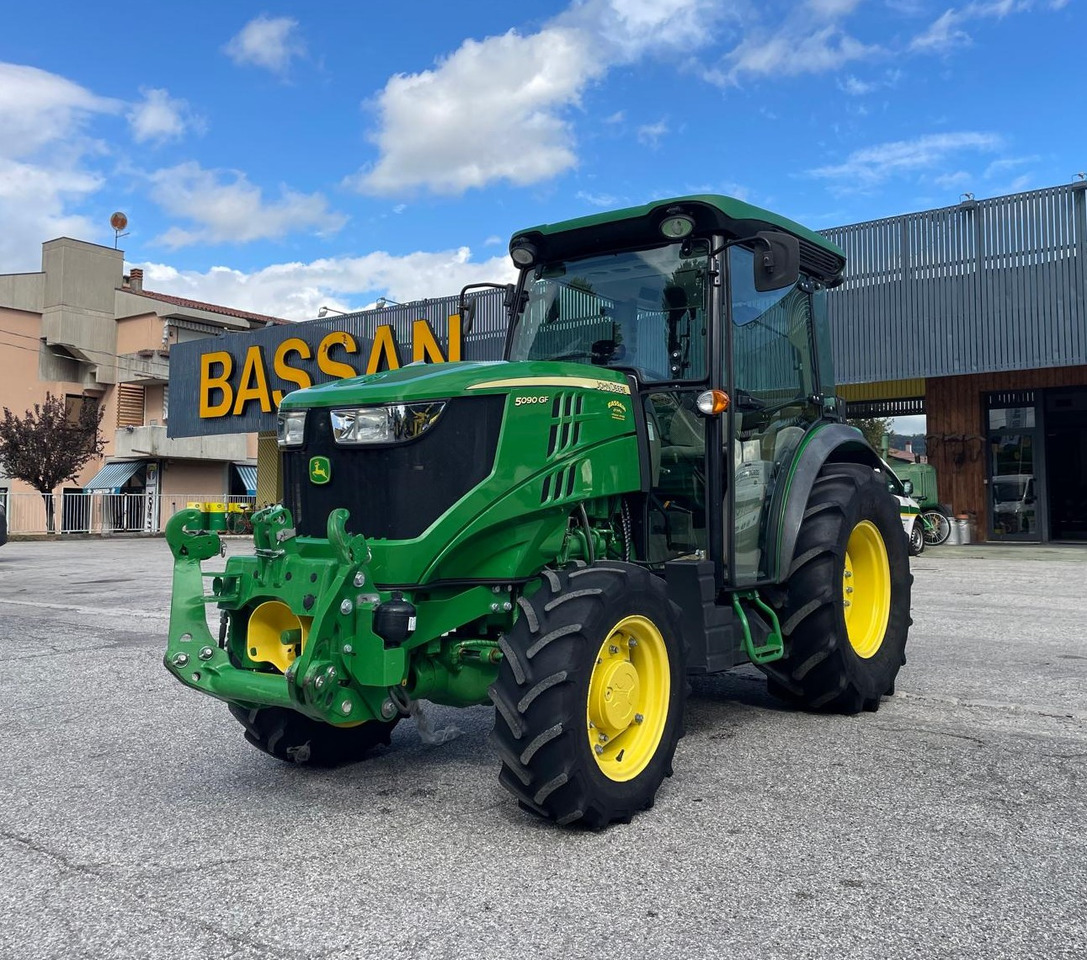JOHN DEERE 5090 GF - Трактор: слика 1 JOHN DEERE 5090 GF - Трактор: слика 1
