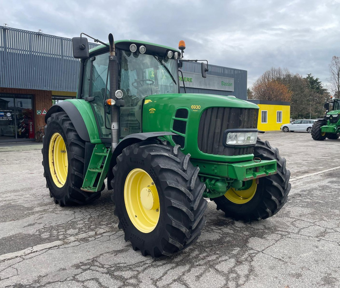 JOHN DEERE 6930 PREMIUM - Трактор: слика 2 JOHN DEERE 6930 PREMIUM - Трактор: слика 2