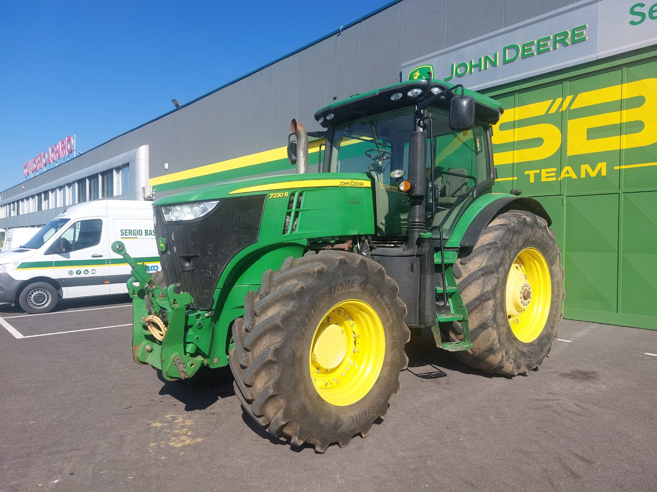 JOHN DEERE 7230 R - Трактор: слика 1 JOHN DEERE 7230 R - Трактор: слика 1