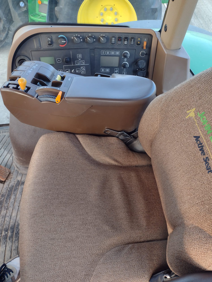 JOHN DEERE 8230 - Трактор: слика 5 JOHN DEERE 8230 - Трактор: слика 5