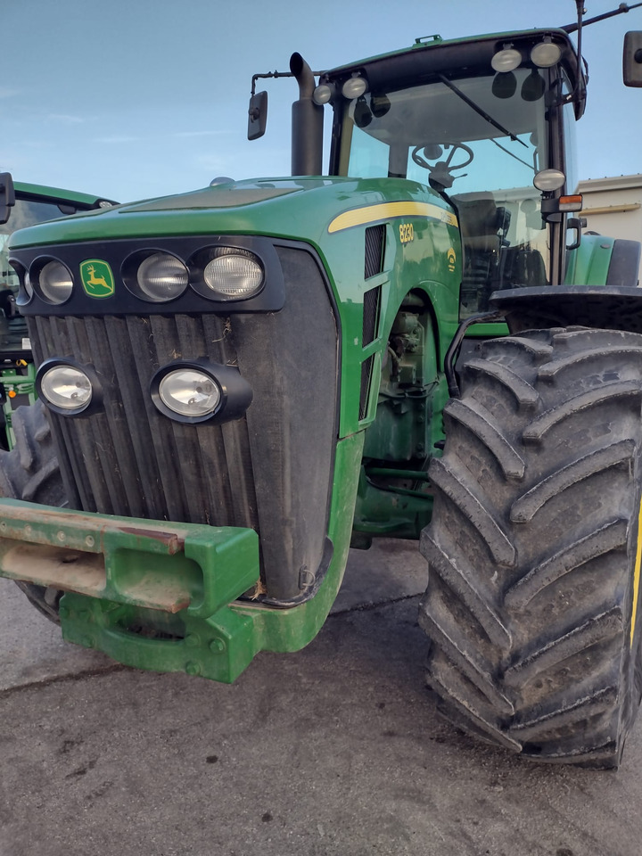 JOHN DEERE 8230 - Трактор: слика 3 JOHN DEERE 8230 - Трактор: слика 3