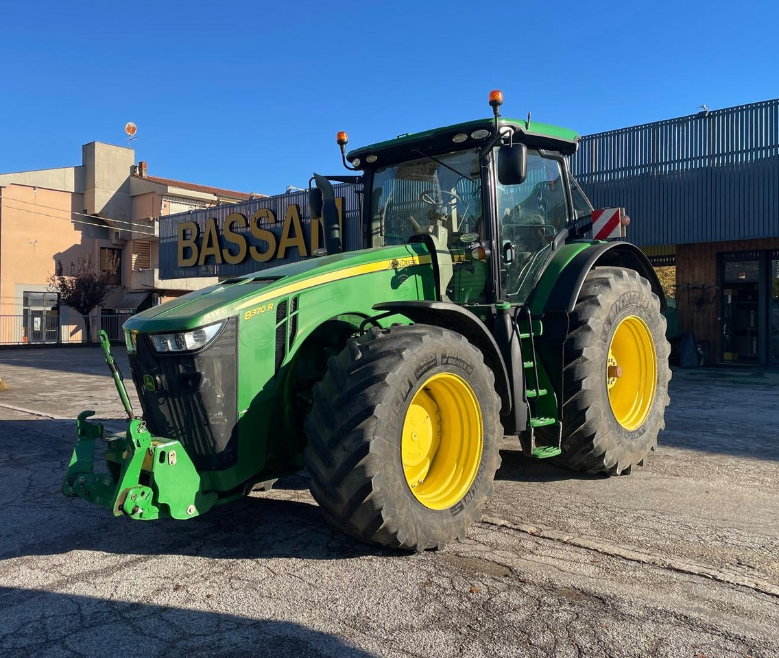 JOHN DEERE 8370 R - Трактор: слика 1 JOHN DEERE 8370 R - Трактор: слика 1