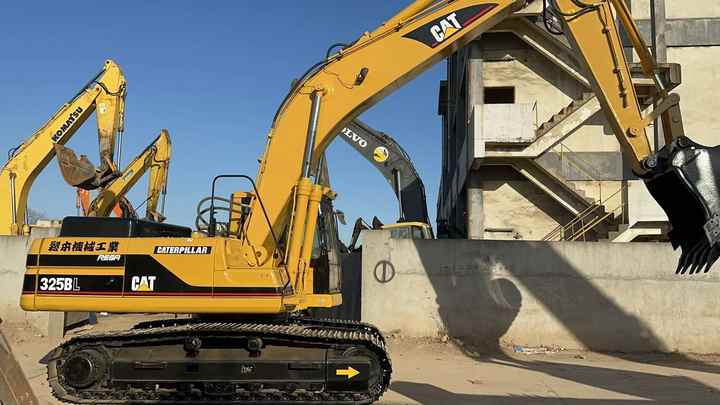 Cat325B Low Working Time CAT 320 325D 315D Excavator Caterpillar Used 25ton Cat325B Medium Size Digger - Багер: слика 2 Cat325B Low Working Time CAT 320 325D 315D Excavator Caterpillar Used 25ton Cat325B Medium Size Digger - Багер: слика 2