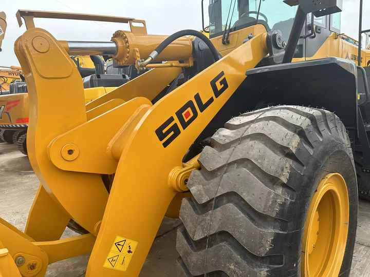 China Famous Brand SDLG Used SDLG 958L Wheel Loader Running Working Condition Low Price for Sale - Натоварувач на тркала: слика 2 China Famous Brand SDLG Used SDLG 958L Wheel Loader Running Working Condition Low Price for Sale - Натоварувач на тркала: слика 2