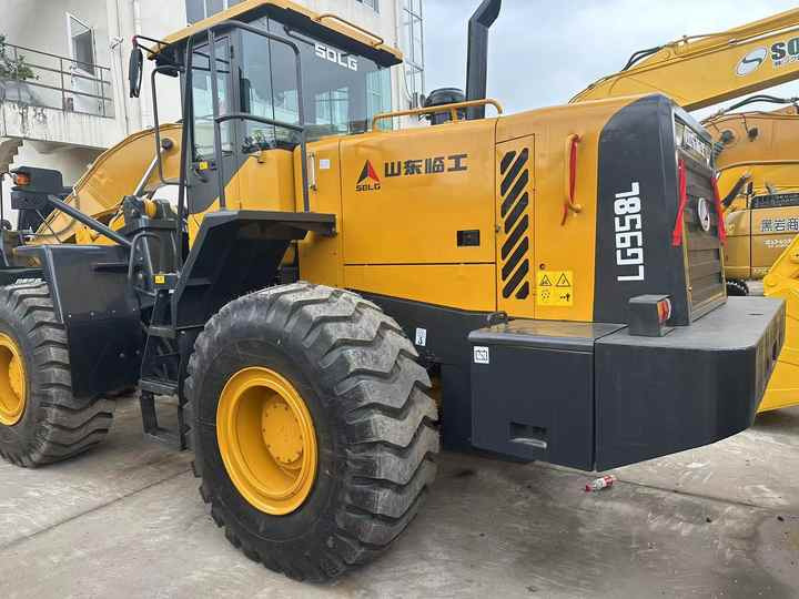 China Famous Brand SDLG Used SDLG 958L Wheel Loader Running Working Condition Low Price for Sale - Натоварувач на тркала: слика 3 China Famous Brand SDLG Used SDLG 958L Wheel Loader Running Working Condition Low Price for Sale - Натоварувач на тркала: слика 3
