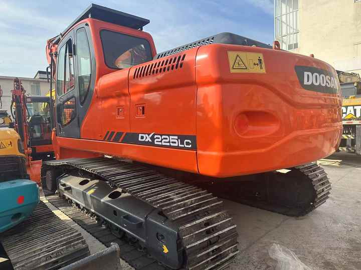 Doosan DX225LC Second-Hand Excavator | Korea Direct Import | 1-Year Warranty & Free Sea Shipping - Багер гасеничар: слика 3 Doosan DX225LC Second-Hand Excavator | Korea Direct Import | 1-Year Warranty & Free Sea Shipping - Багер гасеничар: слика 3