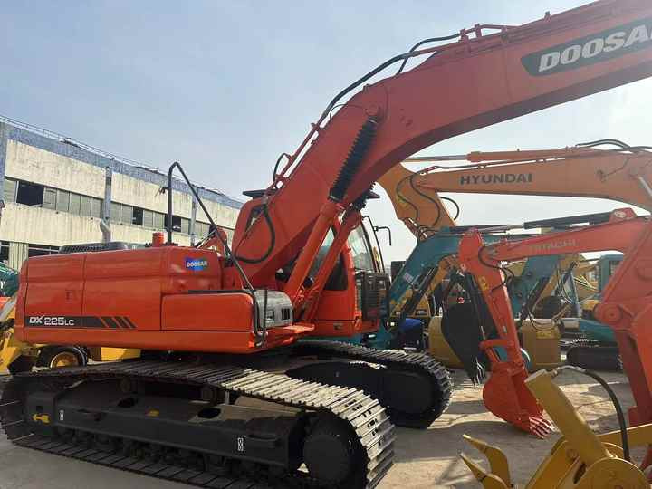 Doosan DX225LC Second-Hand Excavator | Korea Direct Import | 1-Year Warranty & Free Sea Shipping - Багер гасеничар: слика 4 Doosan DX225LC Second-Hand Excavator | Korea Direct Import | 1-Year Warranty & Free Sea Shipping - Багер гасеничар: слика 4
