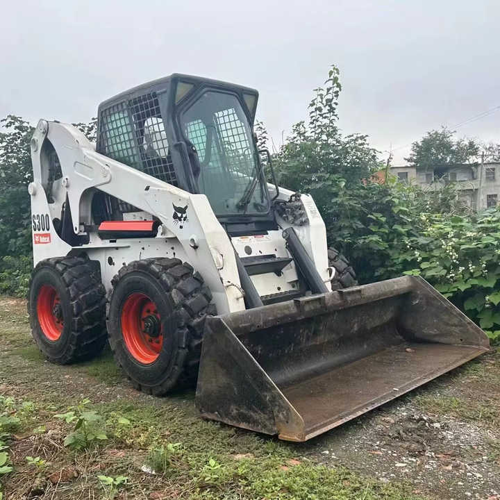 Компактен натоварувач Second Hand   BOBCAT S300 Skid-steer Loader with Very Good Performance Is for Sale at a Low Price: слика 1