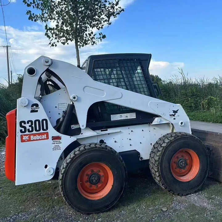 Used Bob Cat Bob Cat S300 Used Mini Skid Steer Wheel Loader Multifunctional Track Loaders Bobcat S300 - Компактен натоварувач: слика 2 Used Bob Cat Bob Cat S300 Used Mini Skid Steer Wheel Loader Multifunctional Track Loaders Bobcat S300 - Компактен натоварувач: слика 2