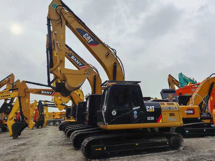 Used Digger CAT 323DL Construction Machinery Construction Digger Used CAT 323DL Cheap Excavator - Багер гасеничар: слика 3 Used Digger CAT 323DL Construction Machinery Construction Digger Used CAT 323DL Cheap Excavator - Багер гасеничар: слика 3