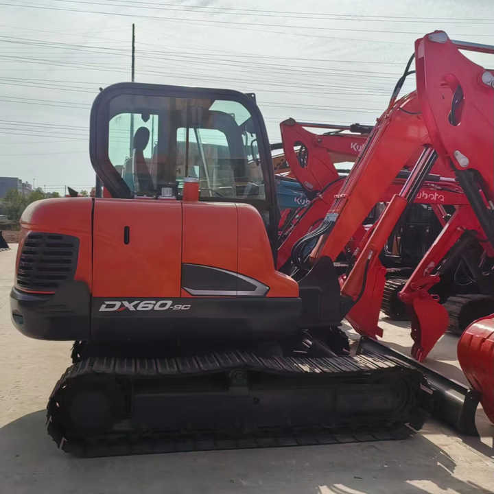 Used Digger DOOSAN DX60 Construction Machinery Construction Digger Used DOOSAN DX60 Cheap Excavator - Багер гасеничар: слика 1 Used Digger DOOSAN DX60 Construction Machinery Construction Digger Used DOOSAN DX60 Cheap Excavator - Багер гасеничар: слика 1