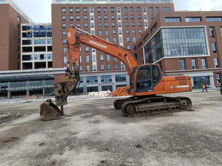 Used Digger Doosan DX225LC-9T Construction Machinery Construction Digger Used Doosan DX225LC-9T Cheap Excavator - Багер гасеничар: слика 2 Used Digger Doosan DX225LC-9T Construction Machinery Construction Digger Used Doosan DX225LC-9T Cheap Excavator - Багер гасеничар: слика 2