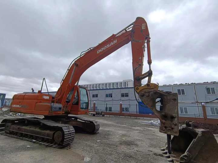 Used Digger Doosan DX225LC-9T Construction Machinery Construction Digger Used Doosan DX225LC-9T Cheap Excavator - Багер гасеничар: слика 4 Used Digger Doosan DX225LC-9T Construction Machinery Construction Digger Used Doosan DX225LC-9T Cheap Excavator - Багер гасеничар: слика 4
