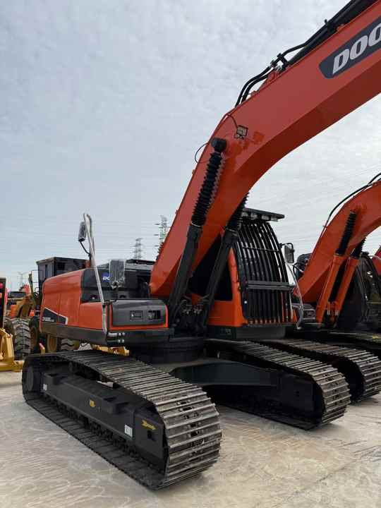 Used Doosan DX225LC-9C Hydraulic Excavator 25 Ton Doosan Dx225 Crawler Excavator with Excellent Performance Low Price for Sale - Багер: слика 4 Used Doosan DX225LC-9C Hydraulic Excavator 25 Ton Doosan Dx225 Crawler Excavator with Excellent Performance Low Price for Sale - Багер: слика 4