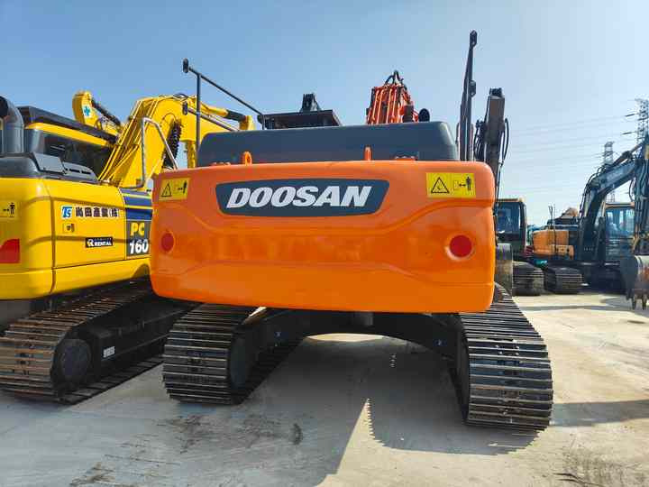 Used Doosan DX300LC-9C Excavator with Little Time Used in Excellent Condition Korea Brand Doosan 30 Tons Excavator for Sale - Багер: слика 3 Used Doosan DX300LC-9C Excavator with Little Time Used in Excellent Condition Korea Brand Doosan 30 Tons Excavator for Sale - Багер: слика 3