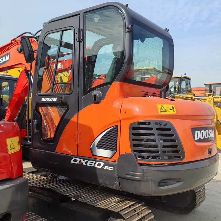 Used Doosan Mini Excavator DoOSAN DX60-9 6tons Small Excavator for Sale High Quality Doosan Dx60 70 75 Mini Excavator on Sale - Мини багер: слика 1 Used Doosan Mini Excavator DoOSAN DX60-9 6tons Small Excavator for Sale High Quality Doosan Dx60 70 75 Mini Excavator on Sale - Мини багер: слика 1