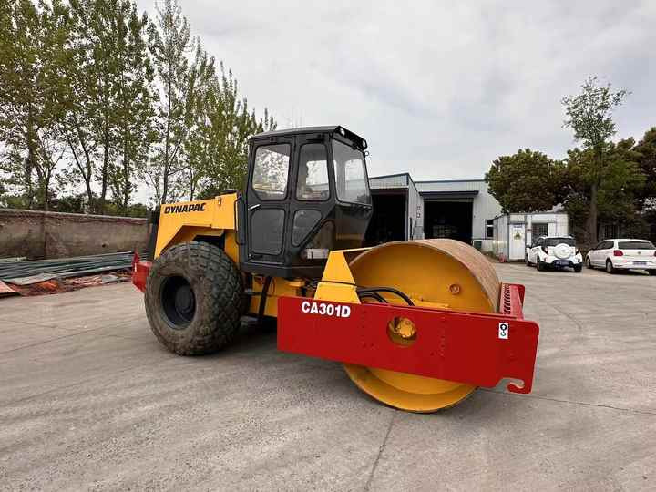 Used Dynapac CA301 Vibratory Roller with Less Working Time and Superior Performance Used Dynapac 251d/301D Roller for Sale - Компактор: слика 4 Used Dynapac CA301 Vibratory Roller with Less Working Time and Superior Performance Used Dynapac 251d/301D Roller for Sale - Компактор: слика 4