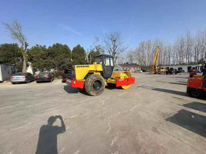 Used Dynapac CA301 Vibratory Roller with Less Working Time and Superior Performance Used Dynapac 251d/301D Roller for Sale - Компактор: слика 5 Used Dynapac CA301 Vibratory Roller with Less Working Time and Superior Performance Used Dynapac 251d/301D Roller for Sale - Компактор: слика 5
