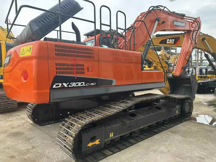 Used Excavator Doosan DX300 Excavators Mini Equipment Earth Moving Machinery Doosan Digger Excavator for Sale - Багер гасеничар: слика 4 Used Excavator Doosan DX300 Excavators Mini Equipment Earth Moving Machinery Doosan Digger Excavator for Sale - Багер гасеничар: слика 4